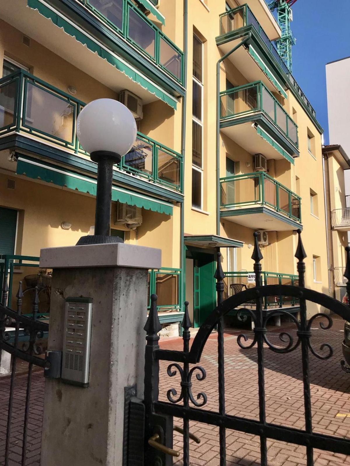App4Rent - Villa Mimosa - Family Apartment Лидо-ди-Езоло Экстерьер фото
