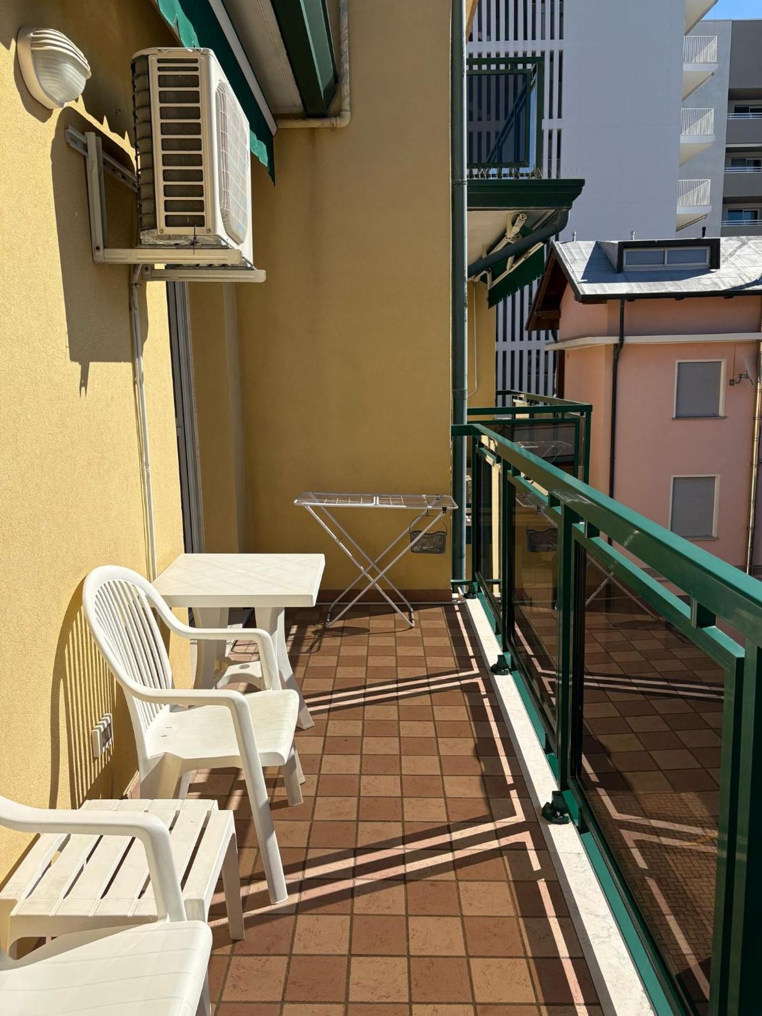 App4Rent - Villa Mimosa - Family Apartment Лидо-ди-Езоло Экстерьер фото