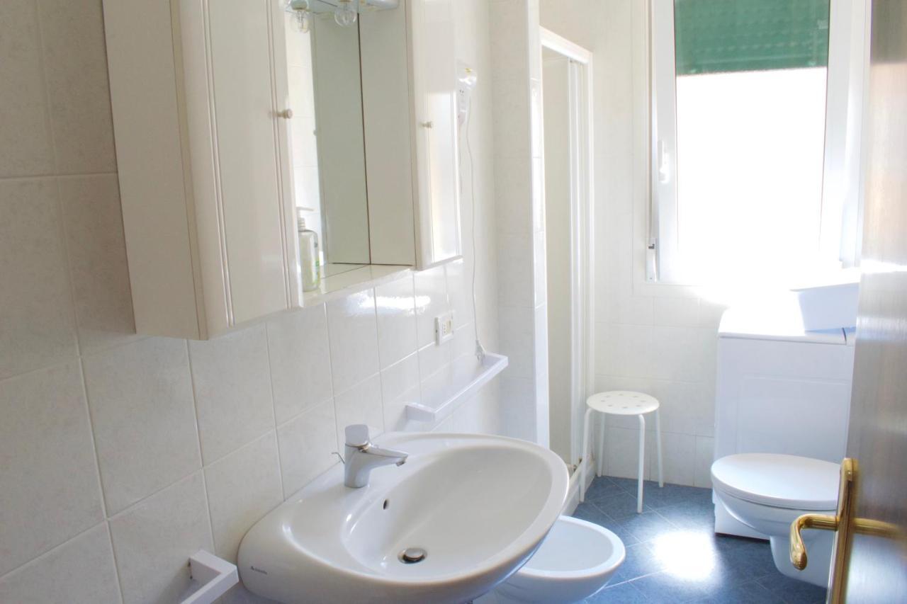 App4Rent - Villa Mimosa - Family Apartment Лидо-ди-Езоло Экстерьер фото